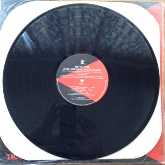Neil Young and Crazy Horse Re-ac-tor Classic Rock Album 1981 Vinyl Record - Picture 4 of 4